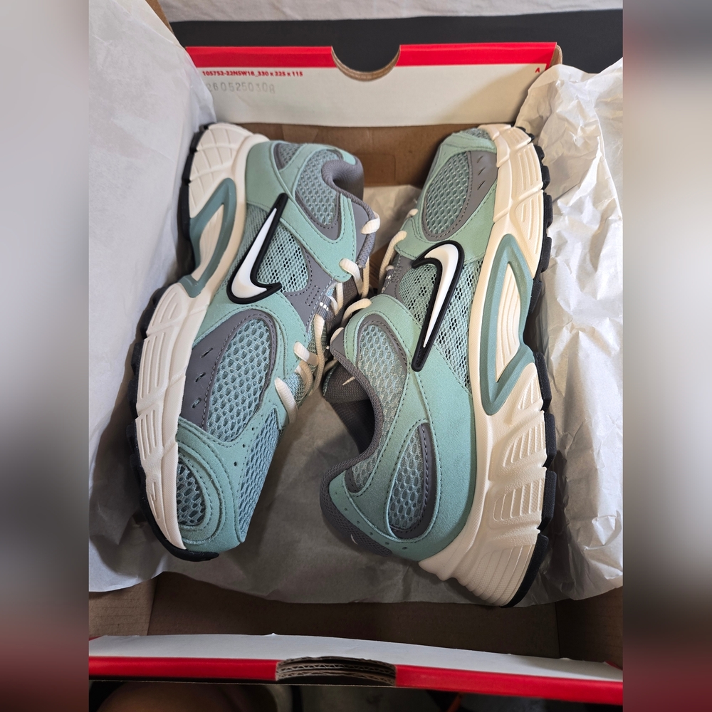 Nike V5 RNR Suede Womens Sneakers Sz 9 - Picture 8 of 14